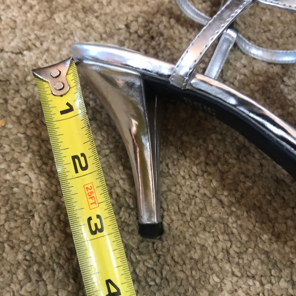 Silver heels - Picture 5 of 7